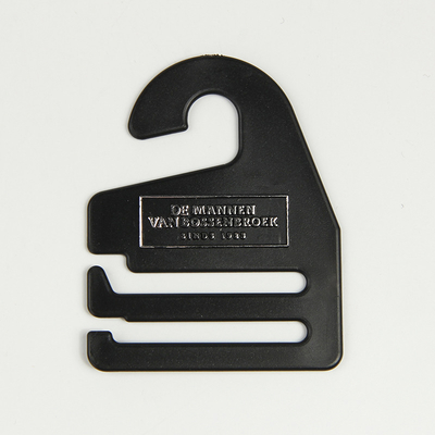 カスタムロゴ 黒色 PP/PE プラスチック ネクタイハンガー タグ 6*9cm サイズ